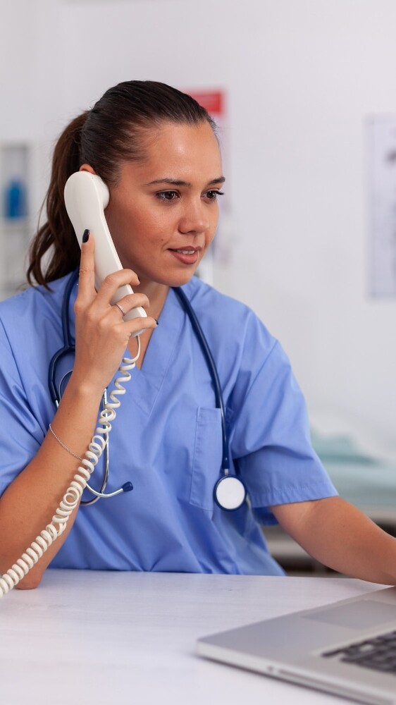 vet receptionist on call